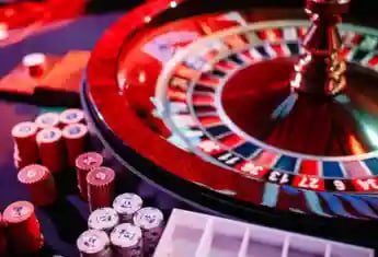 Myanmar ဘောလုံးပွဲကြည့်ကာ 53l slot Live Betting ဆောင်ရွက်နေသောမြင်ကွင်း